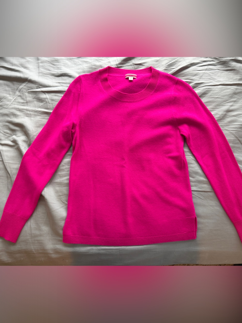 Women’s Crewneck Sweater in Bright Pink